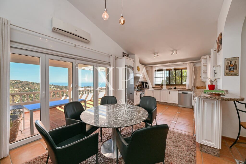 5 slaapkamer Finca/Landhuis te koop in Sayalonga met zwembad - € 775.000 (Ref: 9894022)