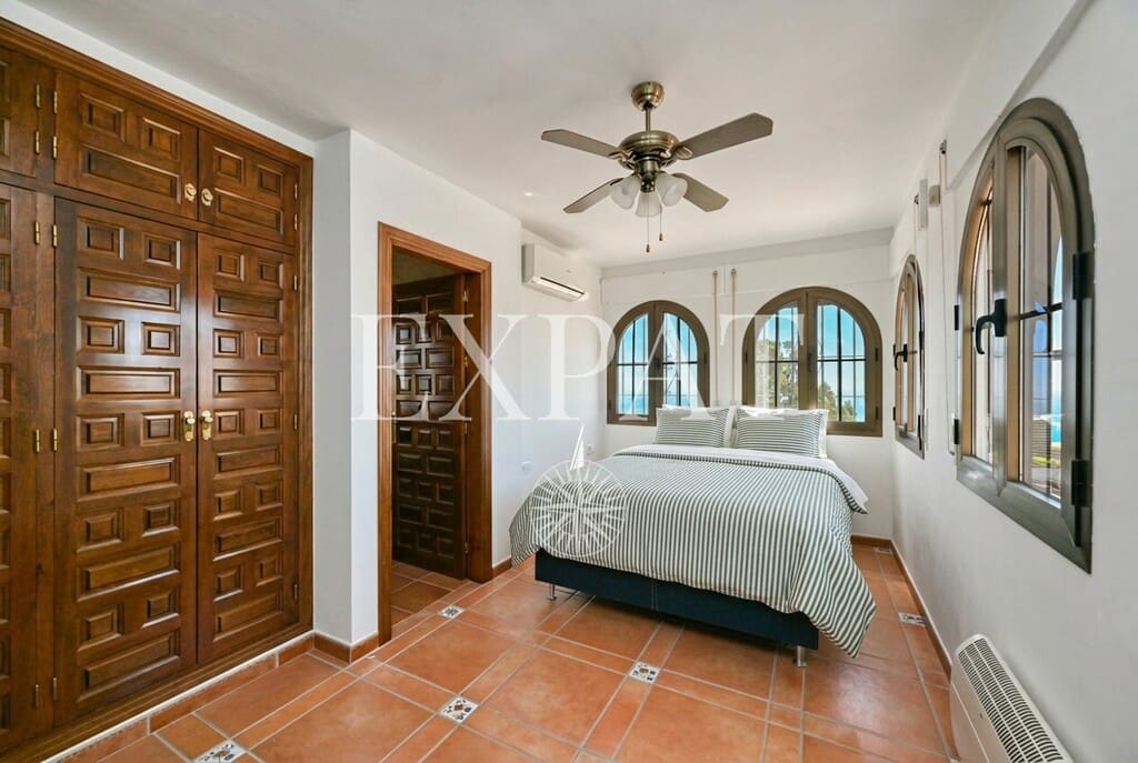 5 slaapkamer Finca/Landhuis te koop in Sayalonga met zwembad - € 775.000 (Ref: 9894022)