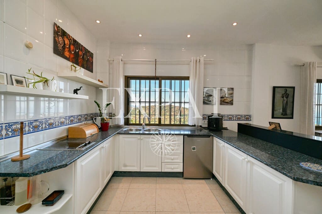 5 slaapkamer Finca/Landhuis te koop in Sayalonga met zwembad - € 775.000 (Ref: 9894022)