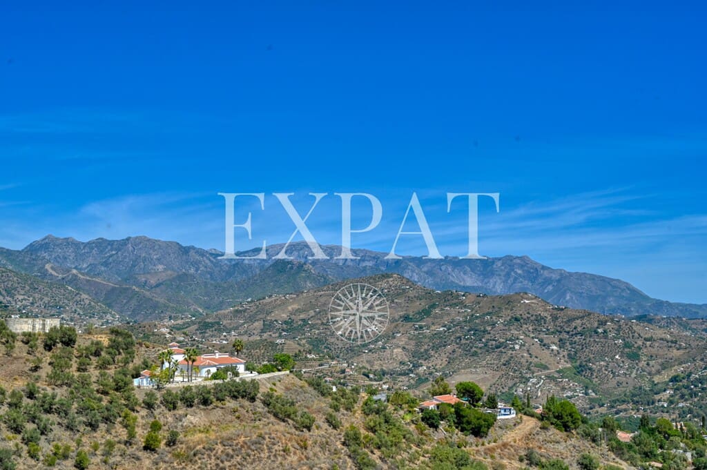 5 slaapkamer Finca/Landhuis te koop in Sayalonga met zwembad - € 775.000 (Ref: 9894022)