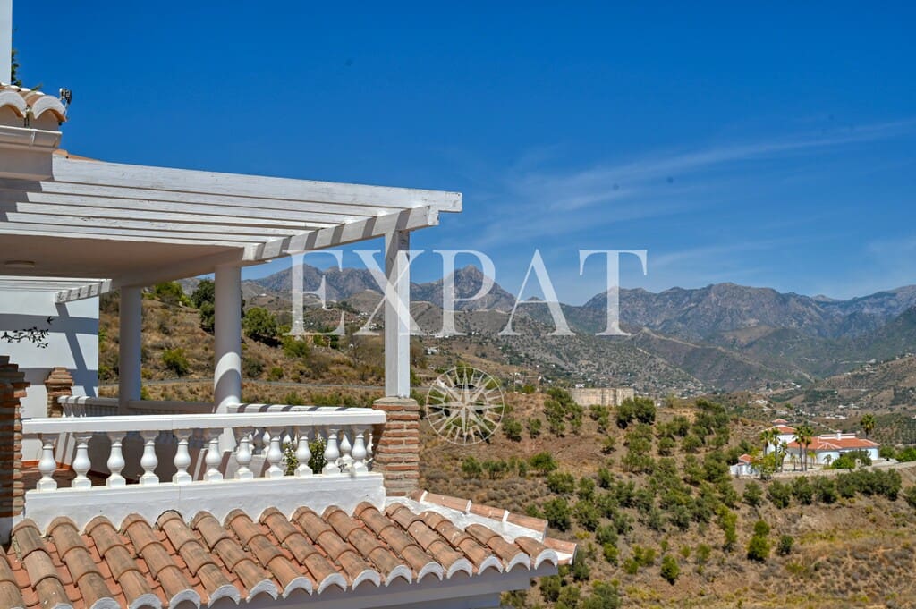 5 slaapkamer Finca/Landhuis te koop in Sayalonga met zwembad - € 775.000 (Ref: 9894022)