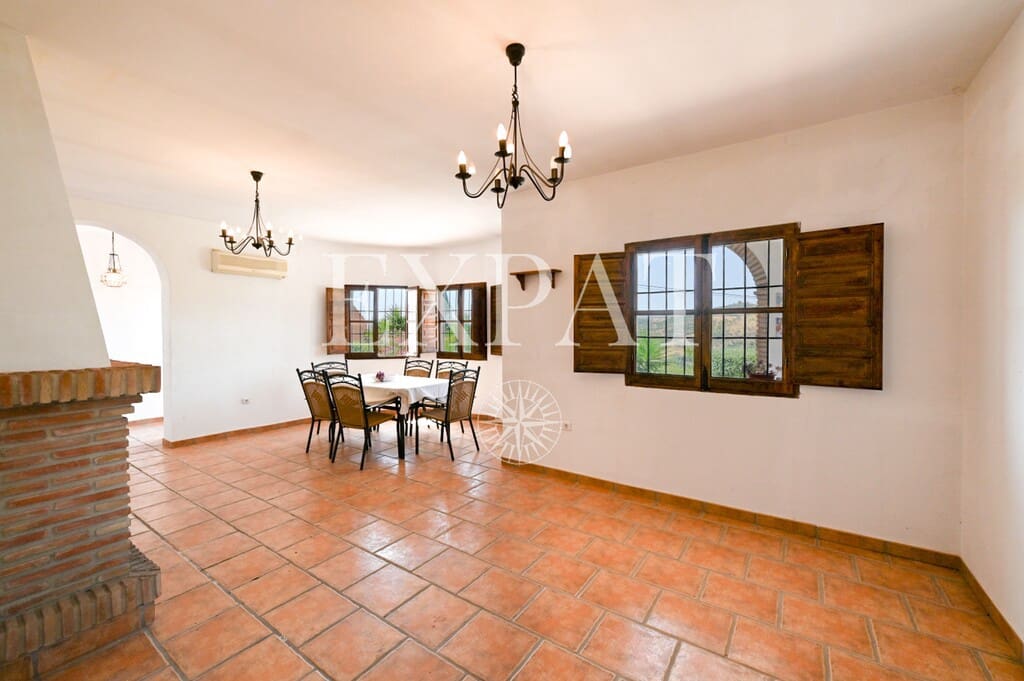 3 soverom Finca/Herregård til salgs i Periana med svømmebasseng - € 364 000 (Ref: 9920057)