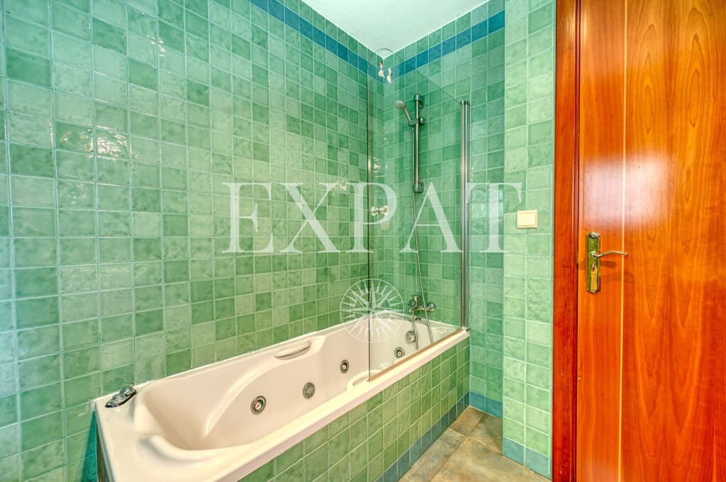 Chalet de 6 habitaciones en Málaga ciudad en venta con piscina garaje - 1.590.000 € (Ref: 9994845)