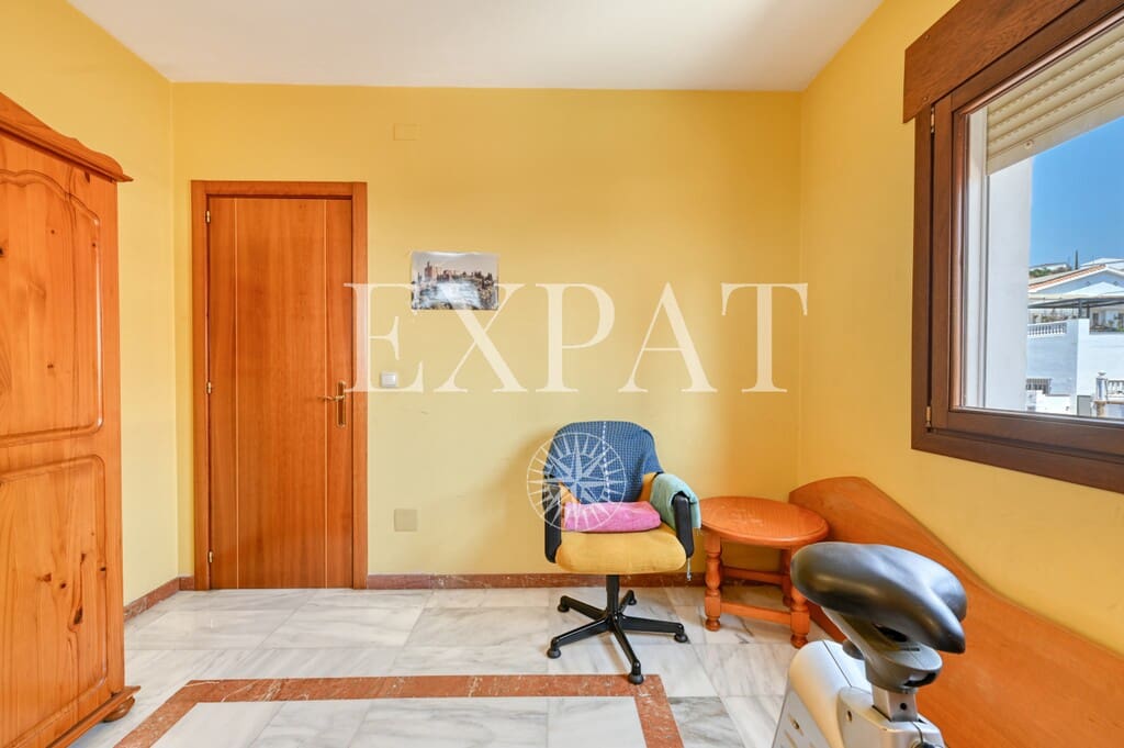 Chalet de 6 habitaciones en Málaga ciudad en venta con piscina garaje - 1.590.000 € (Ref: 9994845)