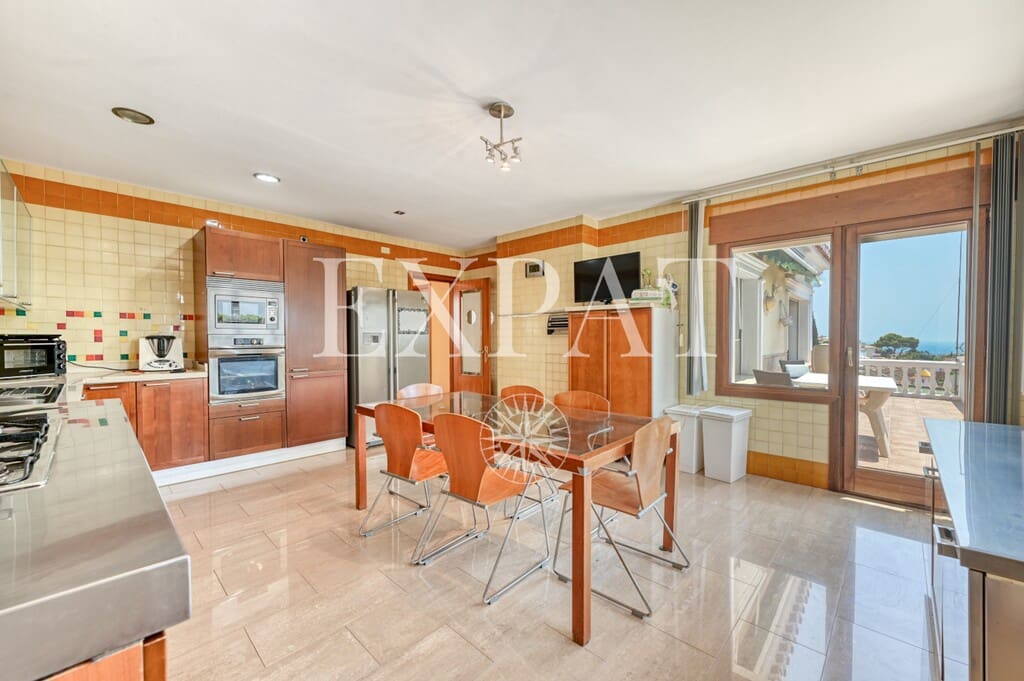Chalet de 6 habitaciones en Málaga ciudad en venta con piscina garaje - 1.590.000 € (Ref: 9994845)