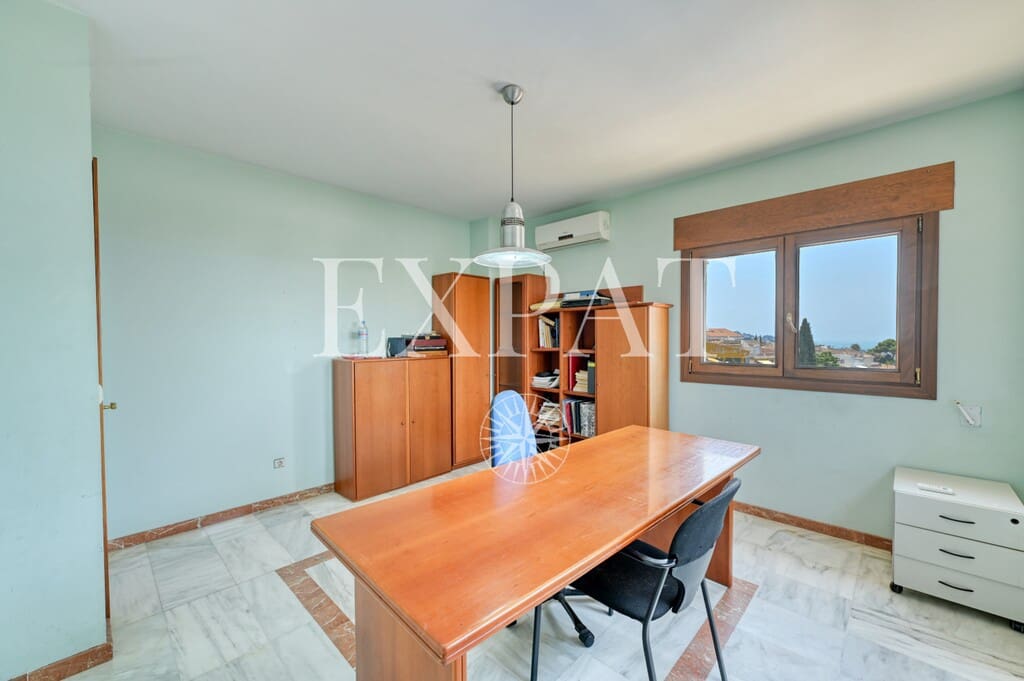 Chalet de 6 habitaciones en Málaga ciudad en venta con piscina garaje - 1.590.000 € (Ref: 9994845)