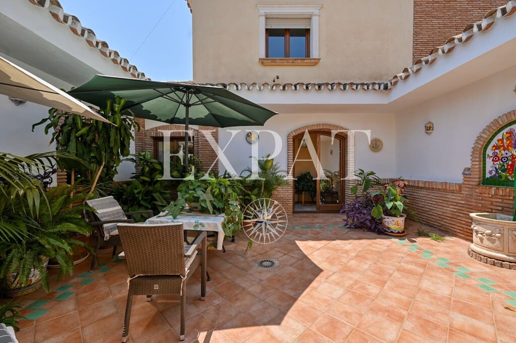 Chalet de 6 habitaciones en Málaga ciudad en venta con piscina garaje - 1.590.000 € (Ref: 9994845)