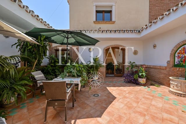Chalet de 6 habitaciones en Pedregalejo, Málaga ciudad en venta con piscina garaje - 1.590.000 € (Ref: 9994845)