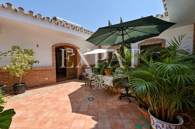 Chalet de 6 habitaciones en Pedregalejo, Málaga ciudad en venta con piscina garaje - 1.590.000 € (Ref: 9994845)