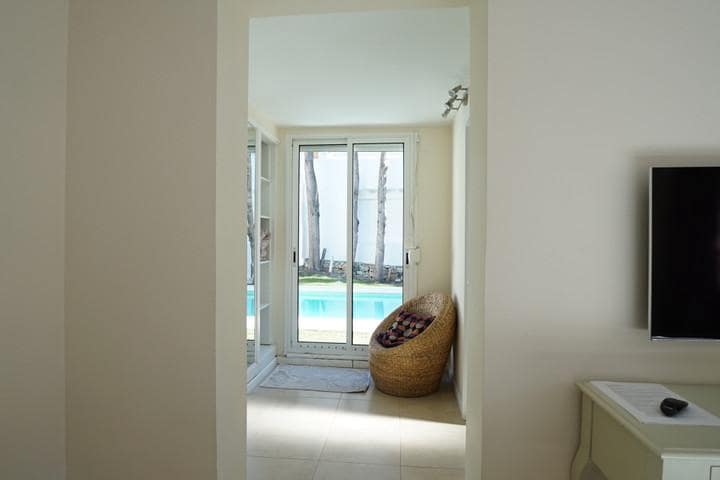 6 soveværelse Villa til salg i Nueva Andalucia med swimmingpool garage - € 1.100.000 (Ref: 10001373)