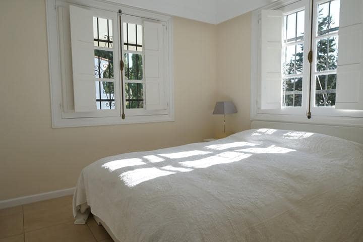 6 soveværelse Villa til salg i Nueva Andalucia med swimmingpool garage - € 1.100.000 (Ref: 10001373)