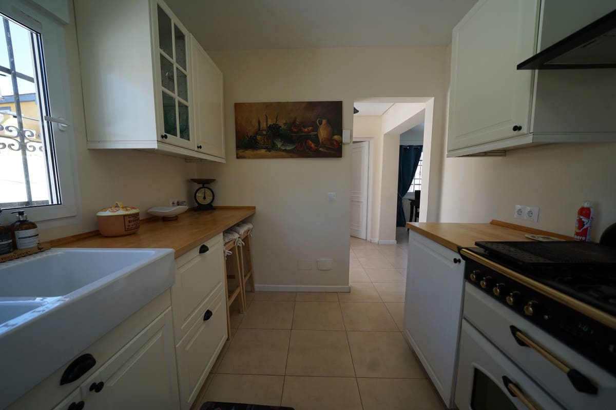 6 soveværelse Villa til salg i Nueva Andalucia med swimmingpool garage - € 1.100.000 (Ref: 10001373)