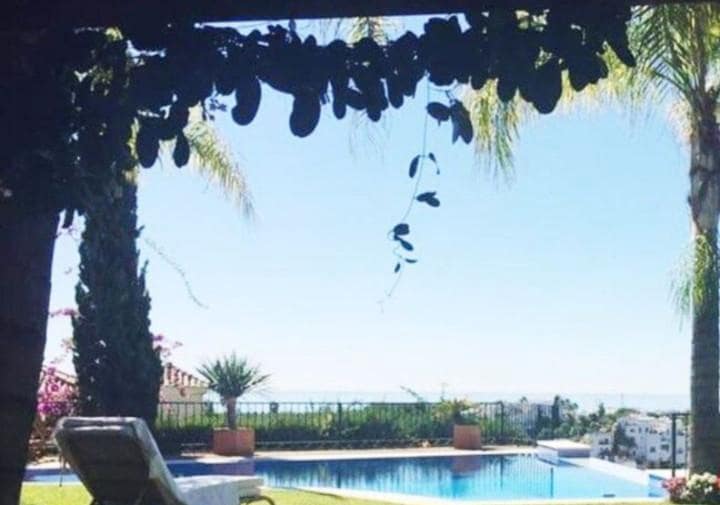 5 bedroom Villa for sale in Benahavis with pool garage - € 2,900,000 (Ref: 10001374)