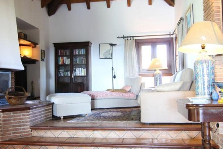 5 bedroom Villa for sale in Benahavis with pool garage - € 2,900,000 (Ref: 10001374)