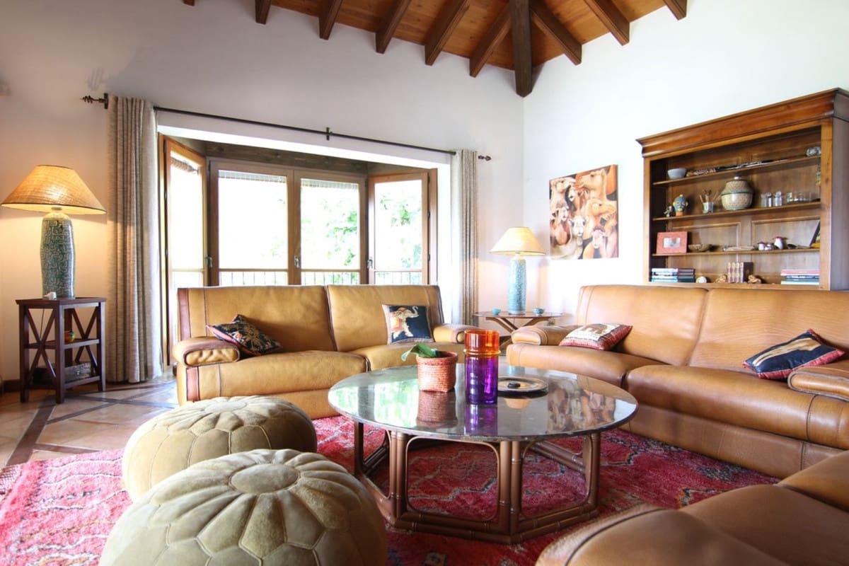 5 bedroom Villa for sale in Benahavis with pool garage - € 2,900,000 (Ref: 10001374)