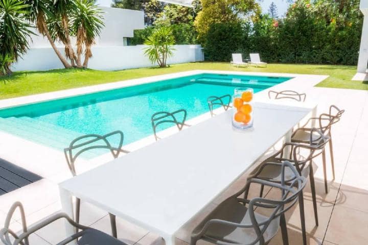 7 sypialnia Willa na sprzedaż w Puerto Banus z basenem garażem - 4 950 000 € (Ref: 10001375)