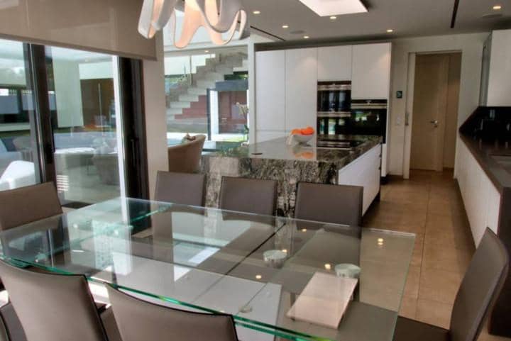7 sypialnia Willa na sprzedaż w Puerto Banus z basenem garażem - 4 950 000 € (Ref: 10001375)