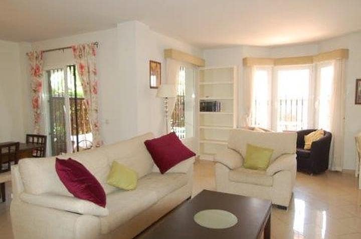 3 sovrum Lägenhet till salu i Nueva Andalucia med pool garage - 339 000 € (Ref: 10001376)