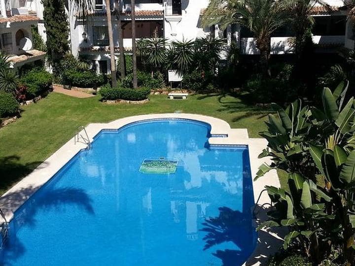 3 sovrum Lägenhet till salu i Nueva Andalucia med pool garage - 339 000 € (Ref: 10001376)