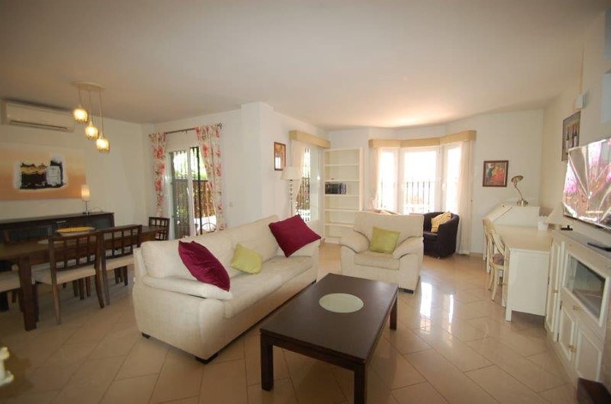 3 sovrum Lägenhet till salu i Nueva Andalucia med pool garage - 339 000 € (Ref: 10001376)