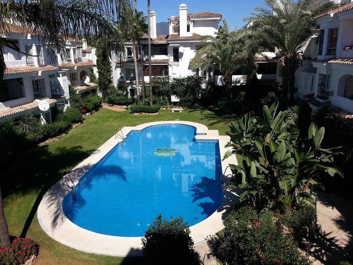 3 sovrum Lägenhet till salu i Nueva Andalucia med pool garage - 339 000 € (Ref: 10001376)