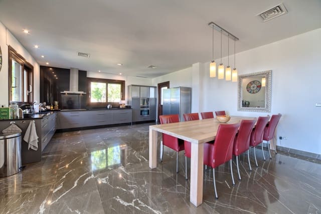 5 Zimmer Villa zu verkaufen in Benahavís mit Pool Garage - 3.900.000 € (Ref: 10001378)