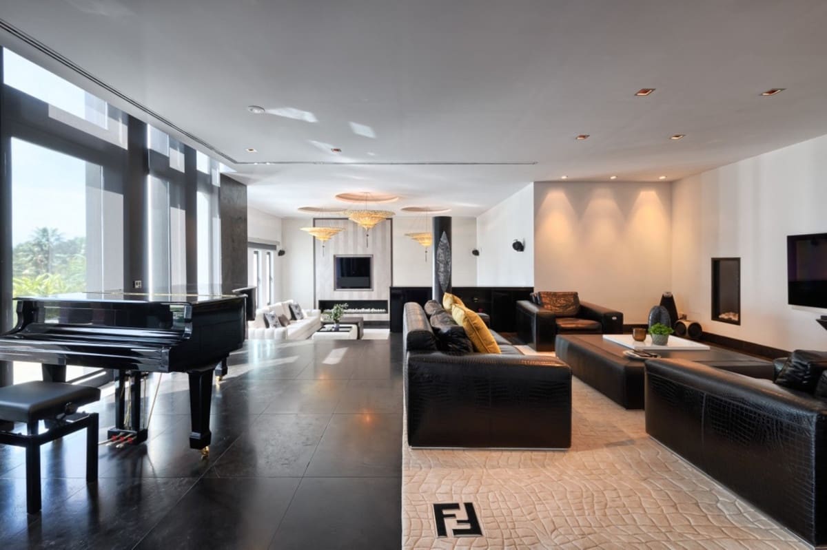 8 sypialnia Willa na sprzedaż w Marbella z basenem garażem - 5 900 000 € (Ref: 10001379)