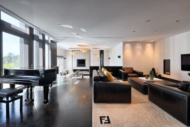 8 sypialnia Willa na sprzedaż w Marbella z basenem garażem - 5 900 000 € (Ref: 10001379)
