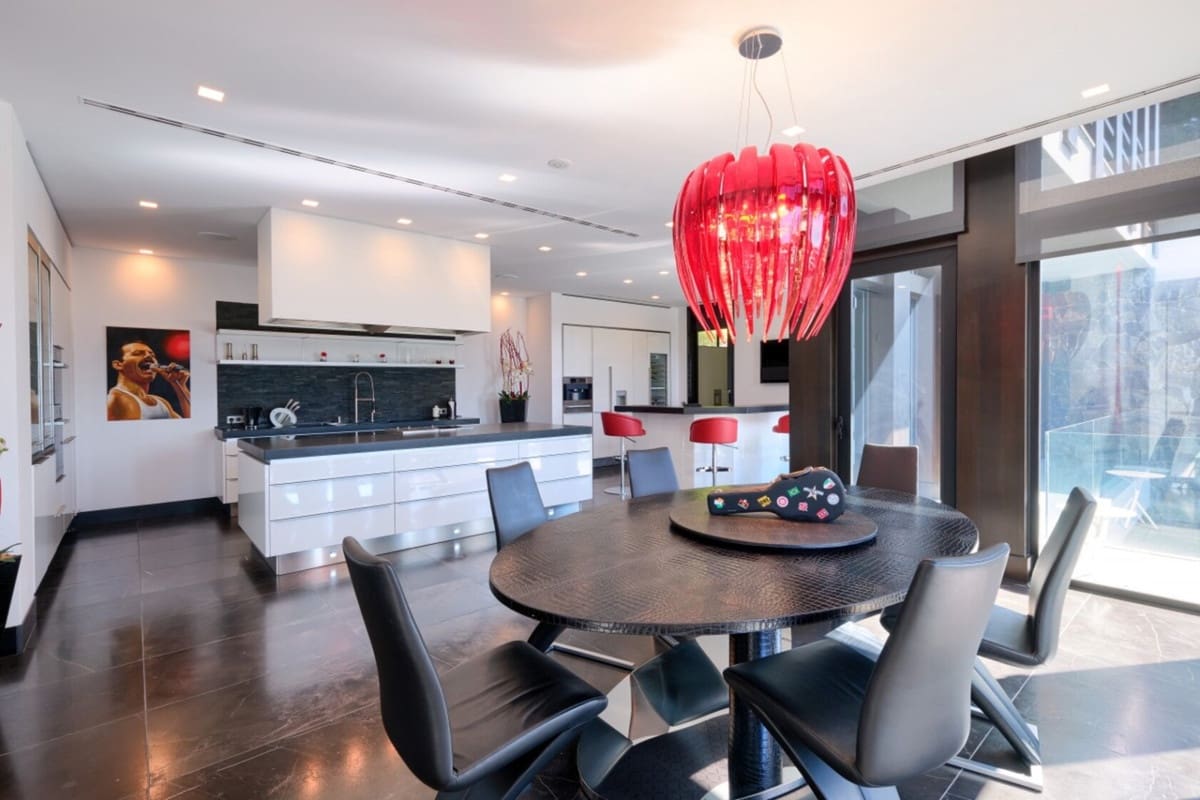 8 sypialnia Willa na sprzedaż w Marbella z basenem garażem - 5 900 000 € (Ref: 10001379)