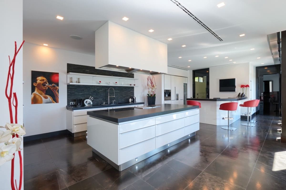 8 sypialnia Willa na sprzedaż w Marbella z basenem garażem - 5 900 000 € (Ref: 10001379)