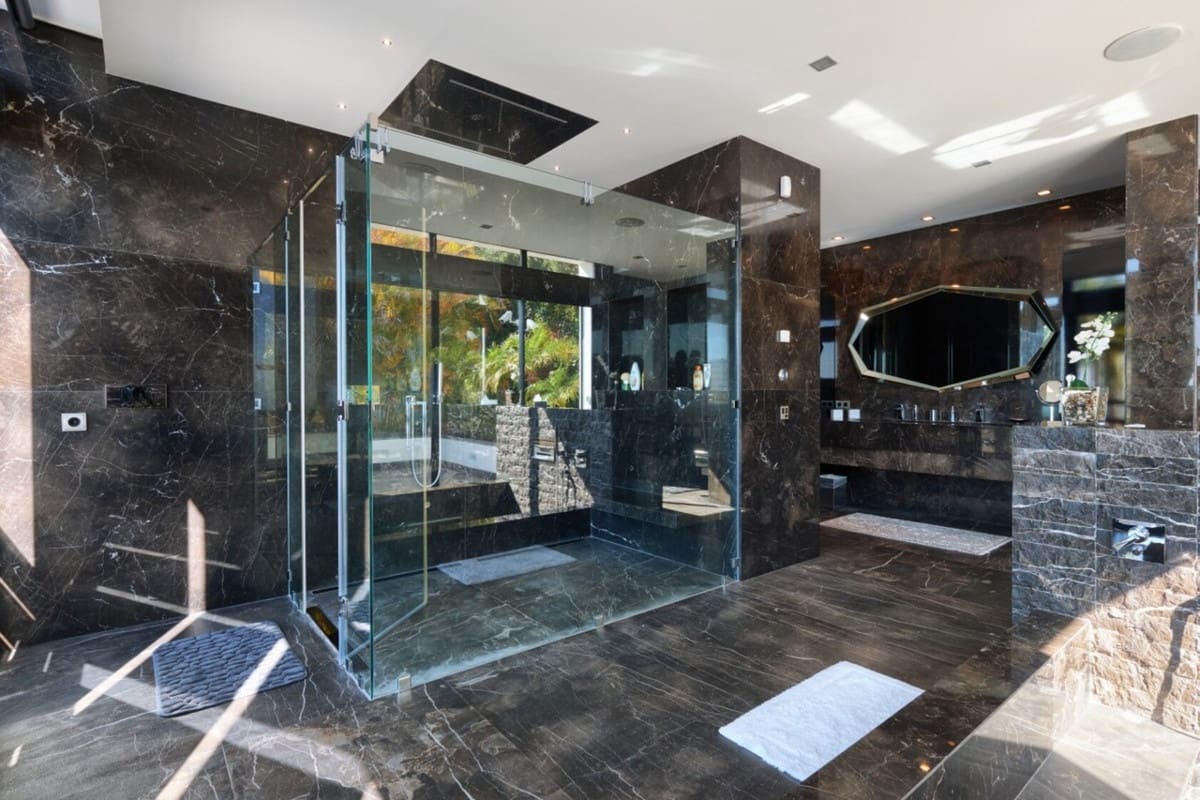 8 sypialnia Willa na sprzedaż w Marbella z basenem garażem - 5 900 000 € (Ref: 10001379)