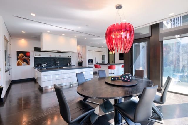 8 sypialnia Willa na sprzedaż w Marbella z basenem garażem - 5 900 000 € (Ref: 10001379)