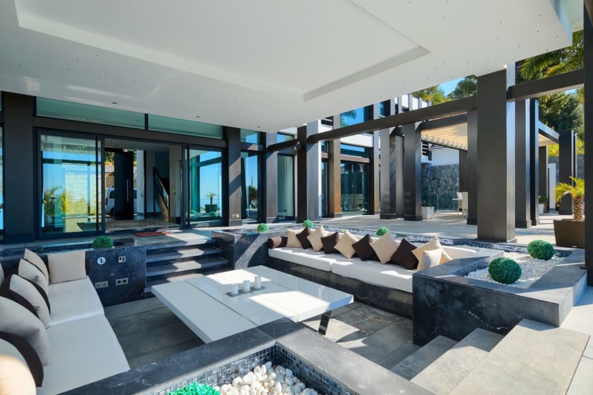 8 sypialnia Willa na sprzedaż w Marbella z basenem garażem - 5 900 000 € (Ref: 10001379)