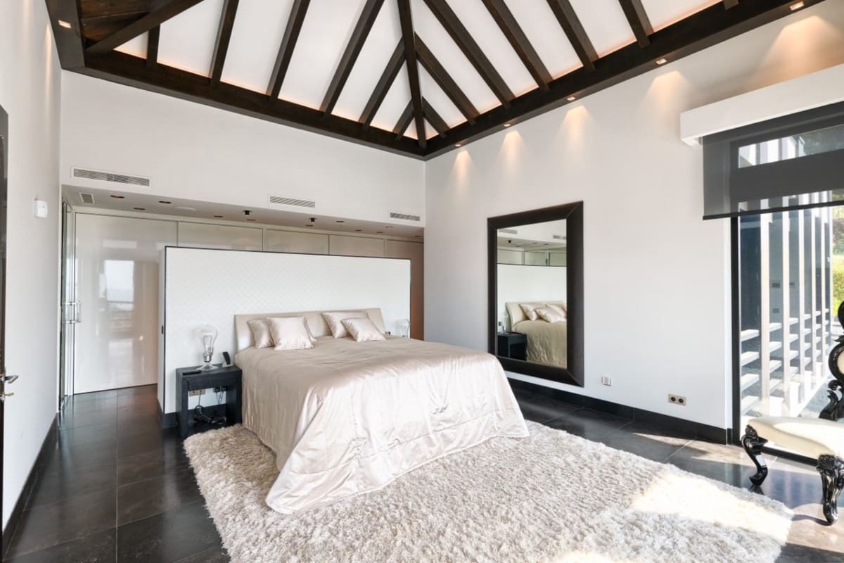 8 sypialnia Willa na sprzedaż w Marbella z basenem garażem - 5 900 000 € (Ref: 10001379)