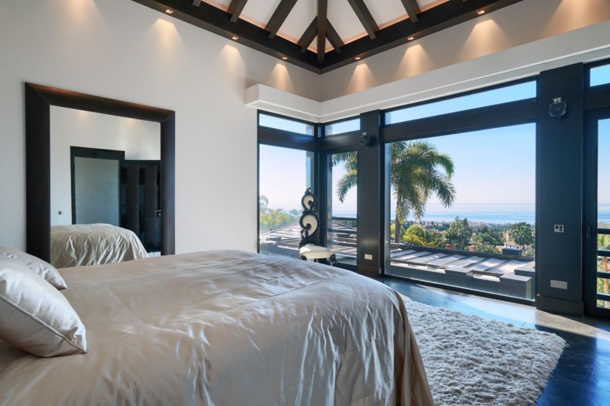 8 sypialnia Willa na sprzedaż w Marbella z basenem garażem - 5 900 000 € (Ref: 10001379)
