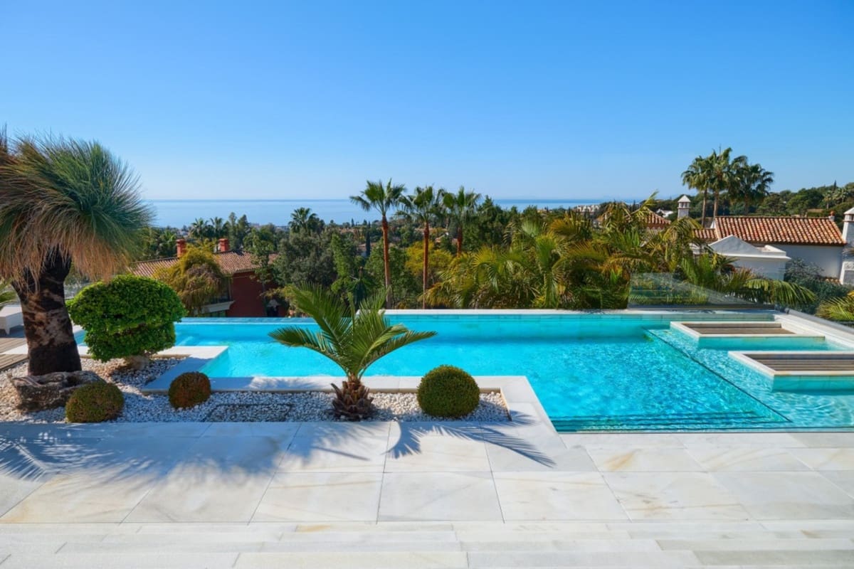 8 sypialnia Willa na sprzedaż w Marbella z basenem garażem - 5 900 000 € (Ref: 10001379)