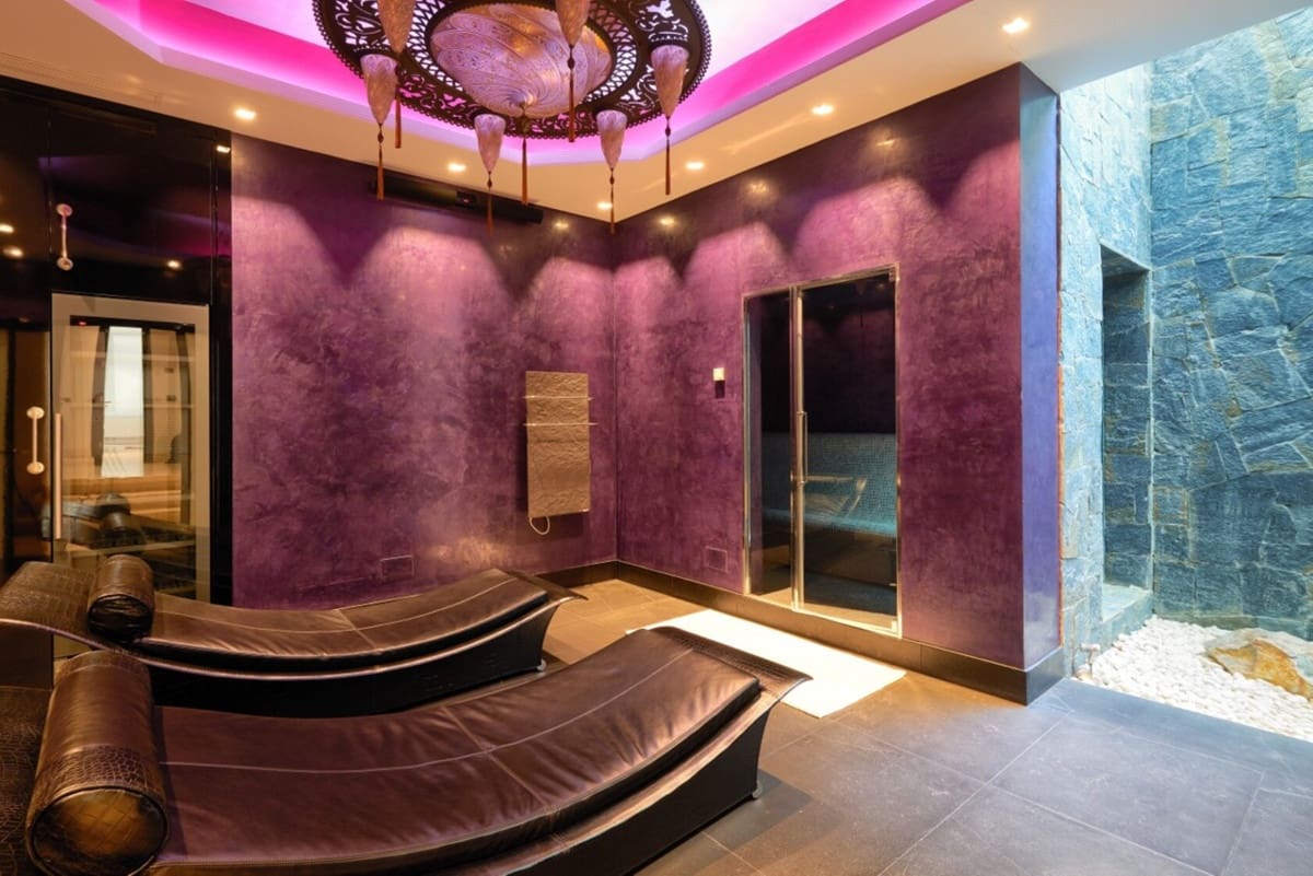 8 sypialnia Willa na sprzedaż w Marbella z basenem garażem - 5 900 000 € (Ref: 10001379)