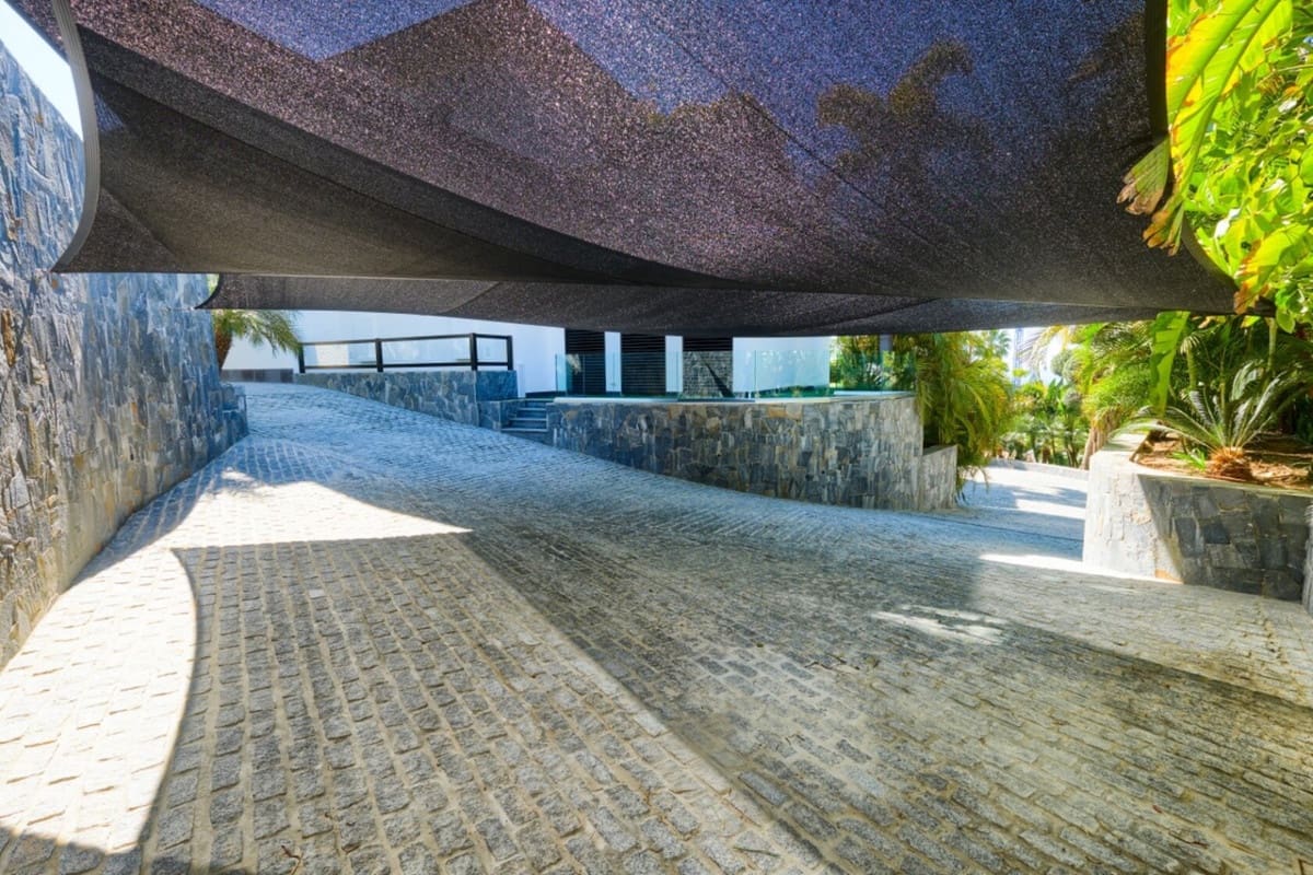 8 sypialnia Willa na sprzedaż w Marbella z basenem garażem - 5 900 000 € (Ref: 10001379)