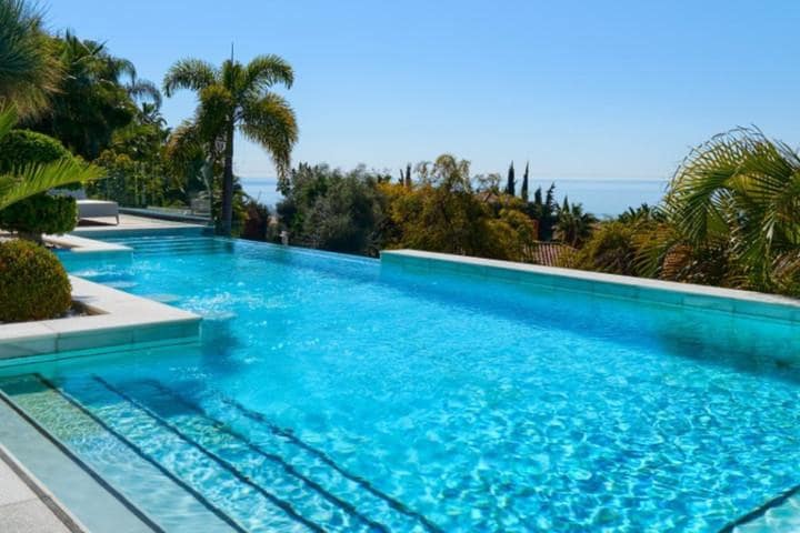 8 sypialnia Willa na sprzedaż w Marbella z basenem garażem - 5 900 000 € (Ref: 10001379)