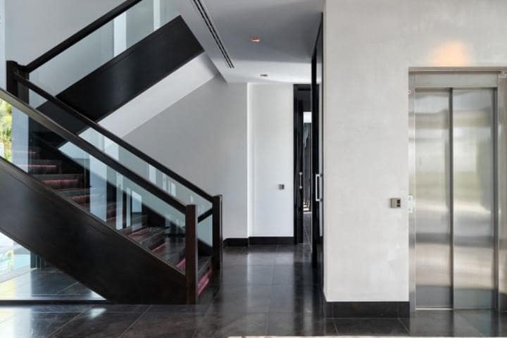 8 sypialnia Willa na sprzedaż w Marbella z basenem garażem - 5 900 000 € (Ref: 10001379)
