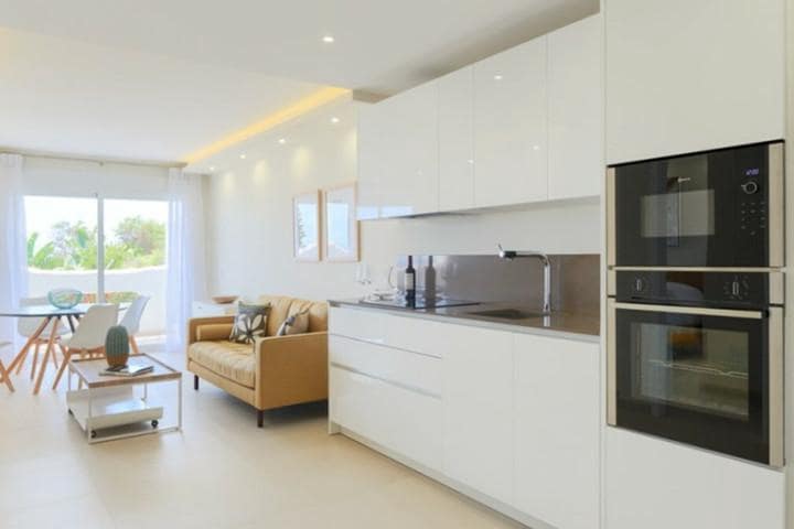 Apartamento de 2 habitaciones en Calahonda en venta con piscina garaje - 499.000 € (Ref: 10001382)