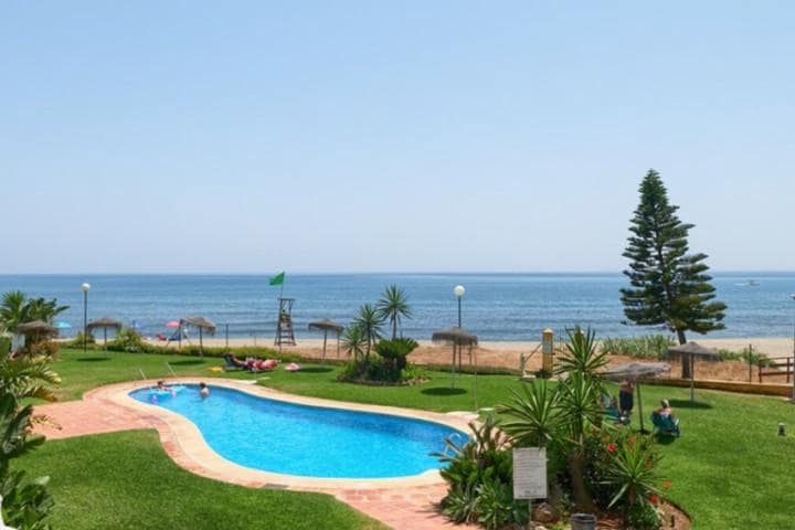 Apartamento de 2 habitaciones en Calahonda en venta con piscina garaje - 499.000 € (Ref: 10001382)