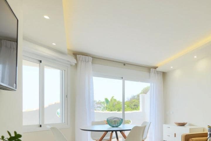 Apartamento de 2 habitaciones en Calahonda en venta con piscina garaje - 499.000 € (Ref: 10001382)