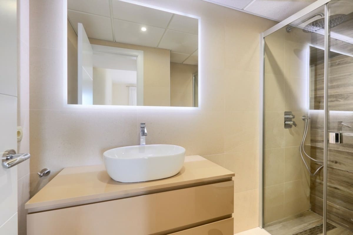 Apartamento de 2 habitaciones en Calahonda en venta con piscina garaje - 499.000 € (Ref: 10001382)