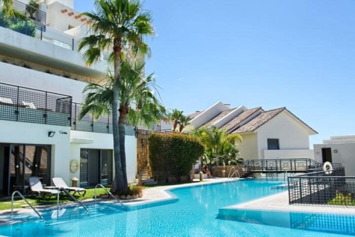 3 chambre Penthouse à vendre à Marbella avec piscine garage - 975 000 € (Ref: 10001384)