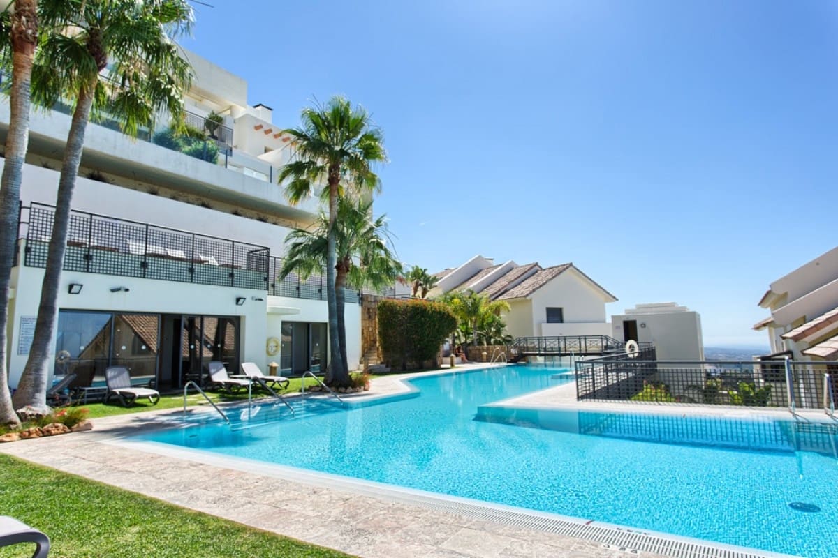 3 chambre Penthouse à vendre à Marbella avec piscine garage - 975 000 € (Ref: 10001384)