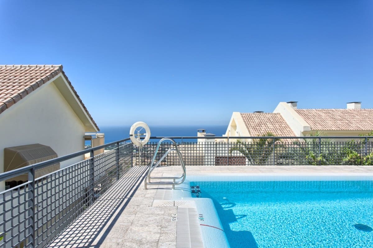3 chambre Penthouse à vendre à Marbella avec piscine garage - 975 000 € (Ref: 10001384)