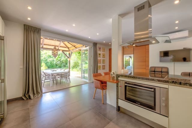 4 camera da letto Villa in vendita in Marbella con piscina garage - 1.399.000 € (Rif: 10001385)