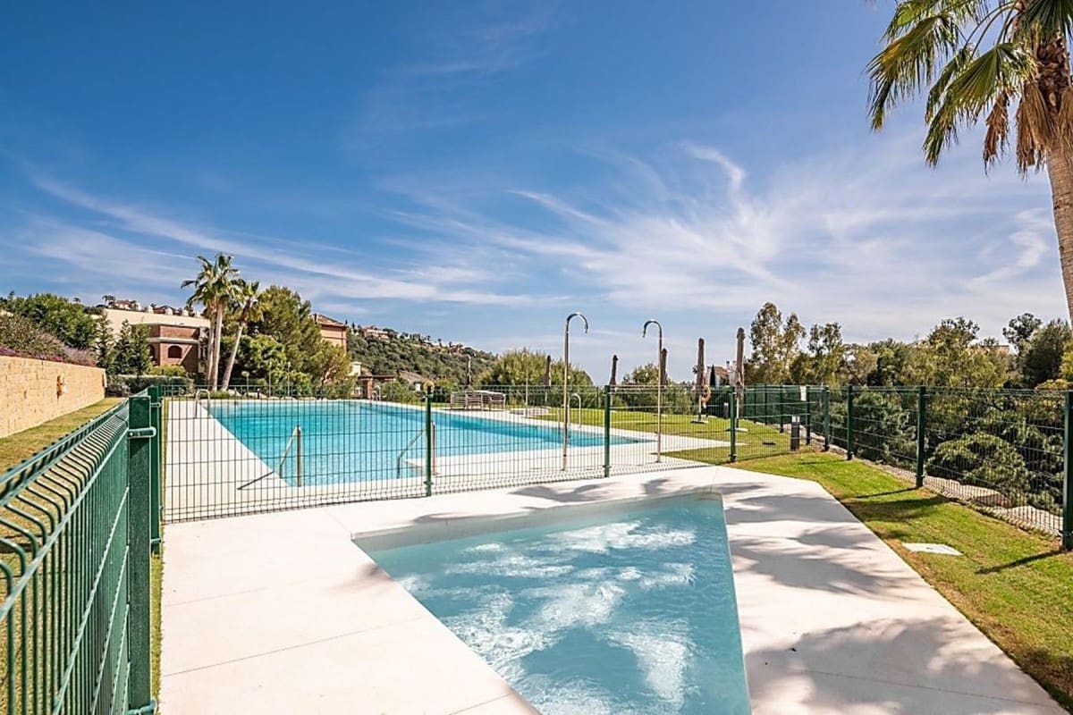 3 sovrum Lägenhet till salu i Benahavis med pool garage - 520 000 € (Ref: 10001387)