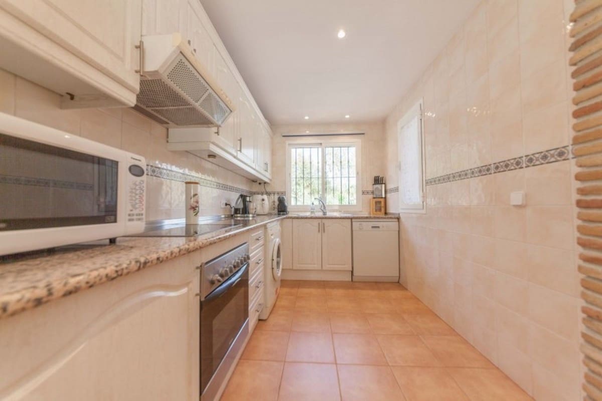 3 slaapkamer Huis te koop in Marbella met zwembad garage - € 365.000 (Ref: 10001388)